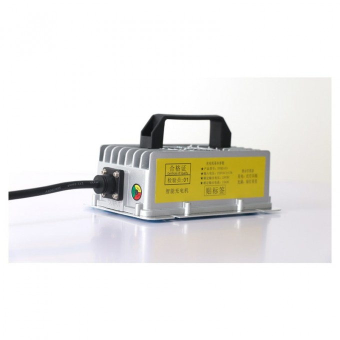 Зарядное устройство CHALLENGER WTL 12-30 для LFP аккумуляторов 17139